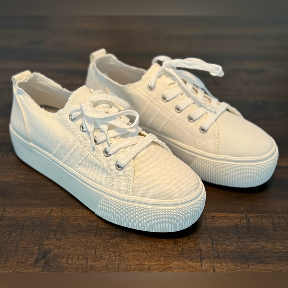 Jellypop canvas platform sneakers. Size 8